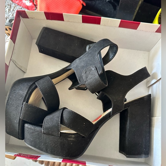 Size 9.5 black platform heels - Picture 2 of 7